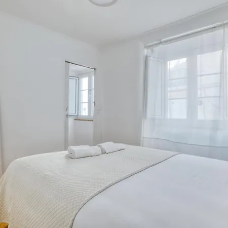 New! Duplex In The Heart Of Alfama * ליסבון